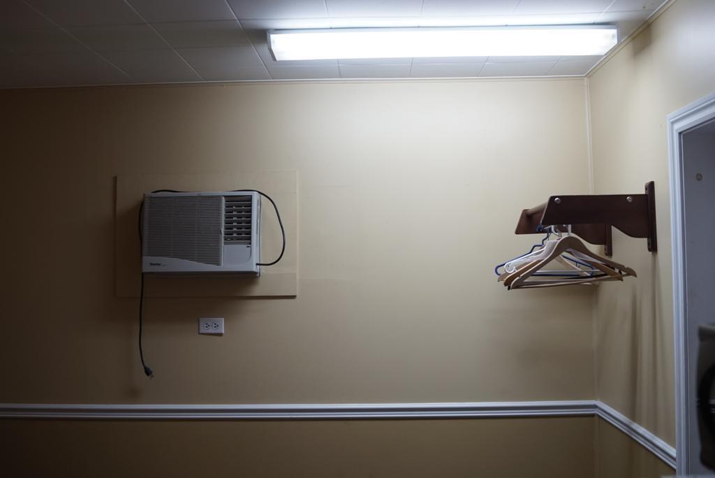 Motel Montreal Notre-Dame-de-l'Ile-Perrot Kültér fotó